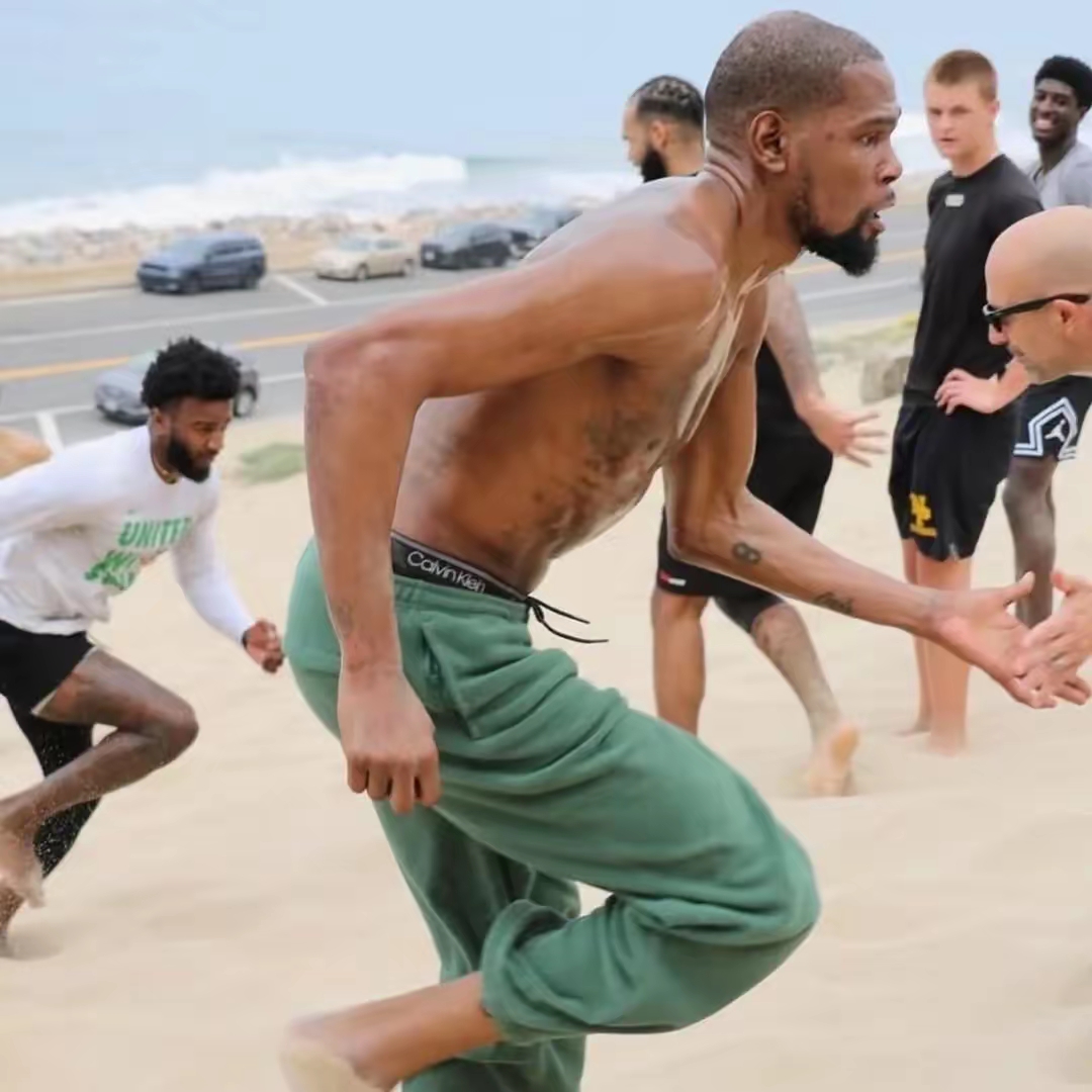 凯尔特人横扫法国男篮，杜兰特三分雨点燃全场的简单介绍