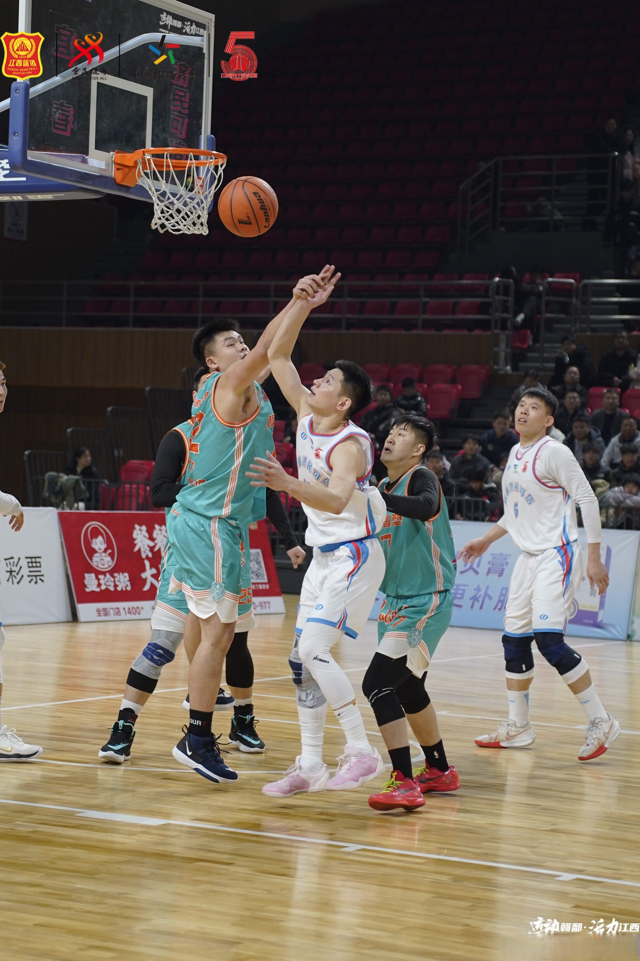 球场上的篮球赛事将激发热血 球场上的篮球赛事将激发热血