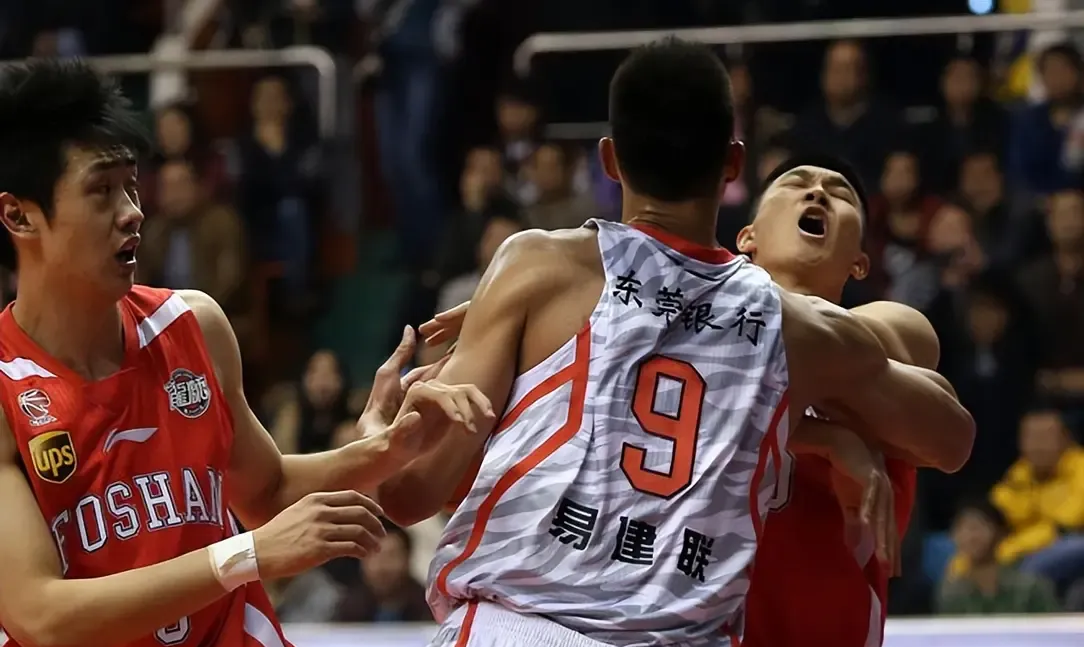 关于弱旅队实现大逆转,全队振奋,球员兴奋不已的信息 关于弱旅队实现大逆转,全队振奋,球员兴奋不已的信息