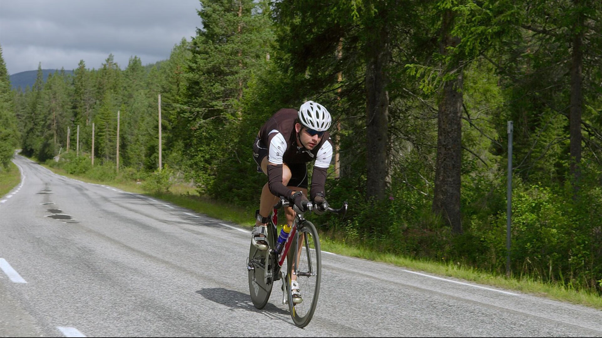 世界排名争夺战焦点战，热火战术体系全面压制深圳队