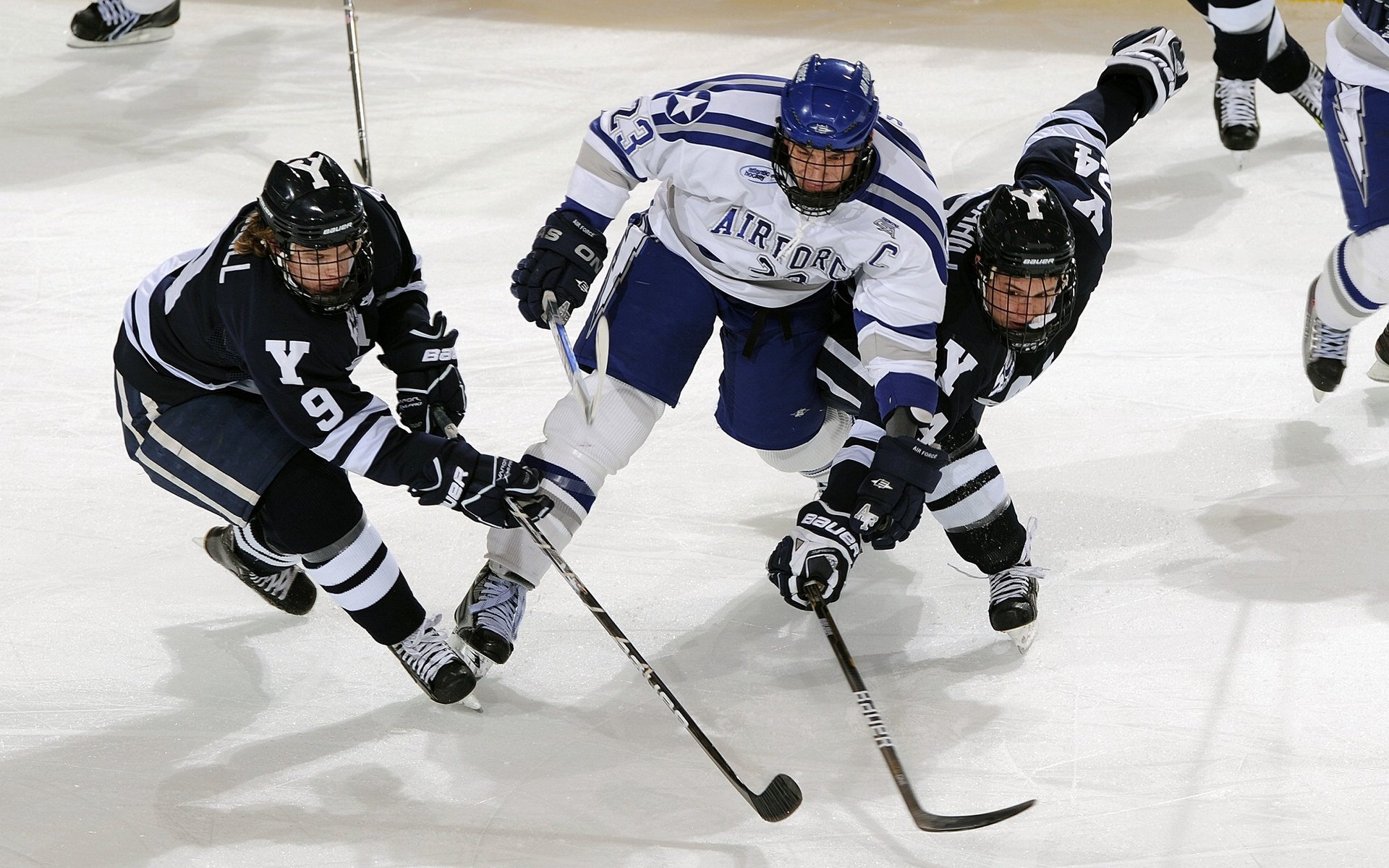 温网鏖战澳网，阿尔卡拉斯带队取胜，新生代网坛格局的破晓之战